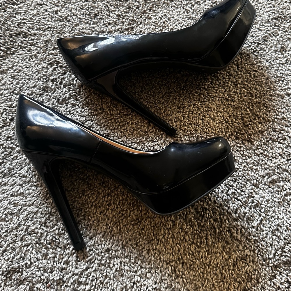 Bebe size 7 pumps